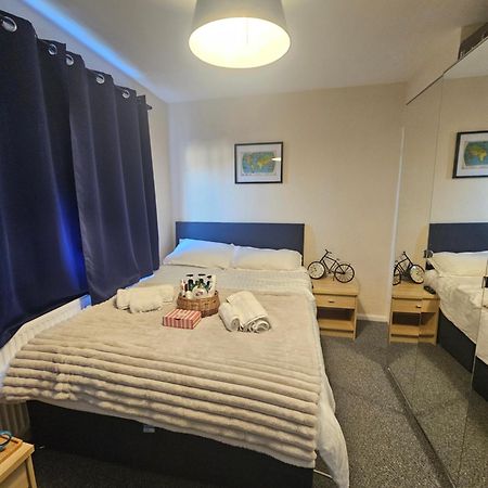 Double Bedroom Located Close To Manchester Airport Уизеншо Экстерьер фото