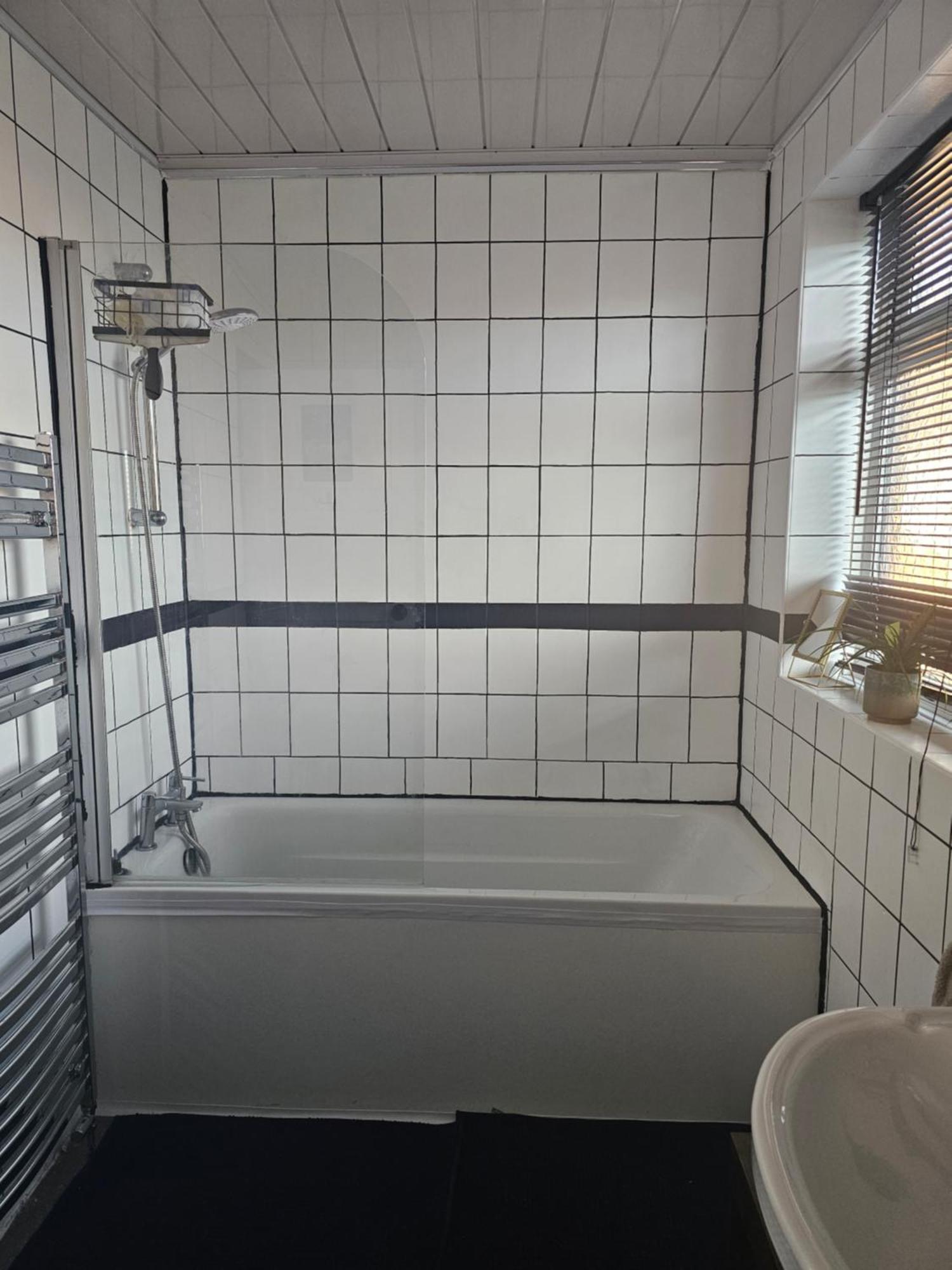 Double Bedroom Located Close To Manchester Airport Уизеншо Экстерьер фото