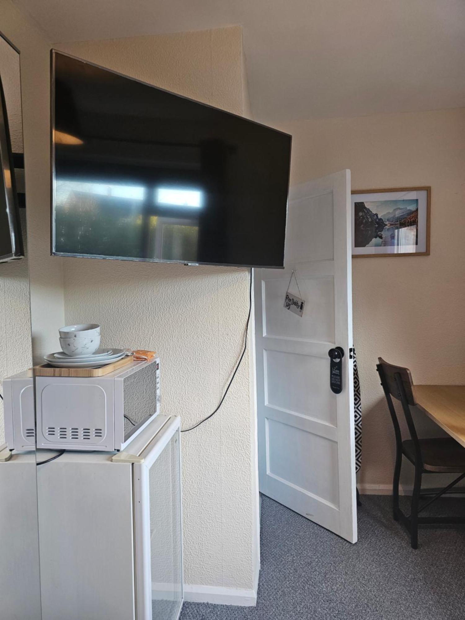 Double Bedroom Located Close To Manchester Airport Уизеншо Экстерьер фото