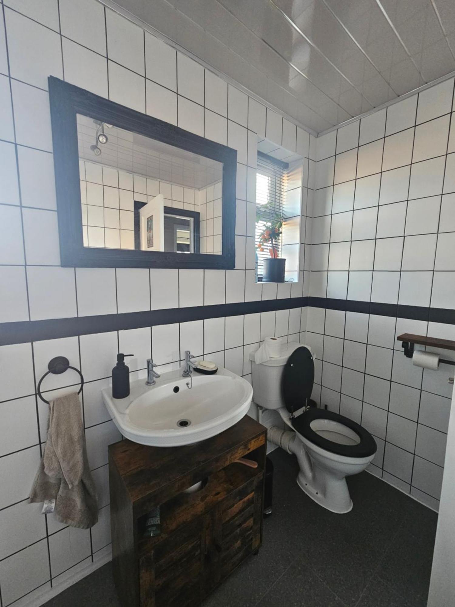 Double Bedroom Located Close To Manchester Airport Уизеншо Экстерьер фото
